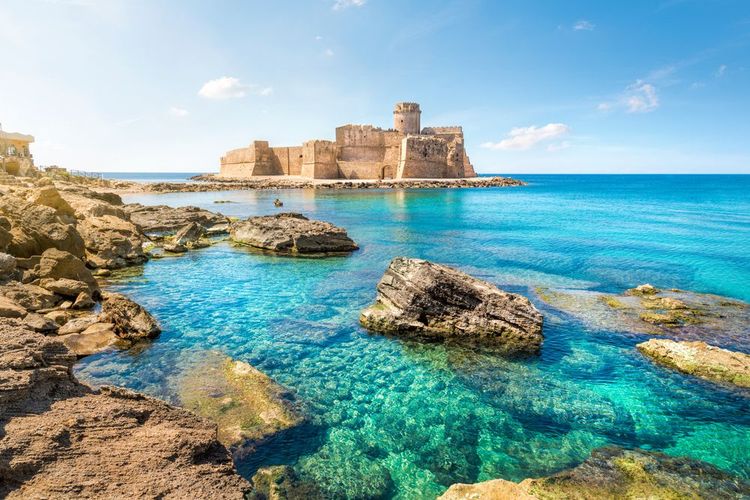Le Castella sur l'île de Capo Rizzuto en Calabre, Italie