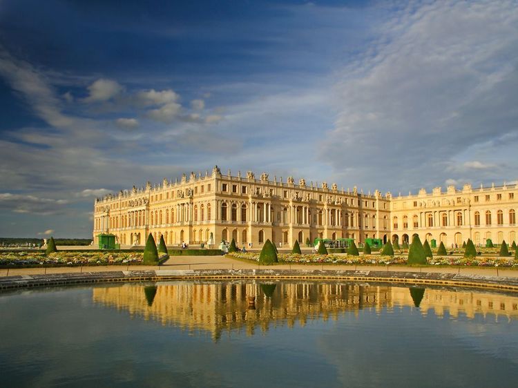 Le château de Versailles et ses jardins.