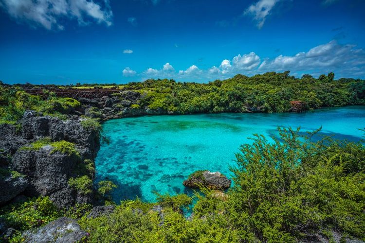 Le lagon caché de Danau Weekuri, très bon spot de plongée sur l'île de Sumba, Indonésie