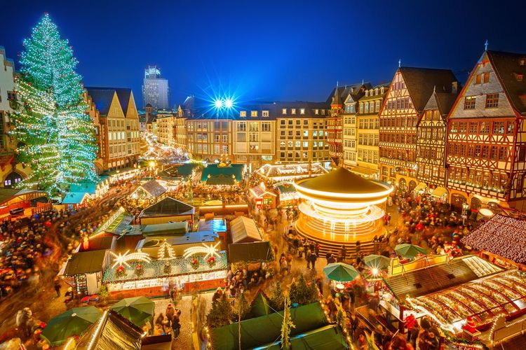 Le marché traditionnel de Noël dans le centre historique de Francfort, Allemagne