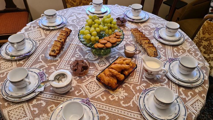 Le thé et ses gâteaux typiques servis dans la plus pure tradition islandaise