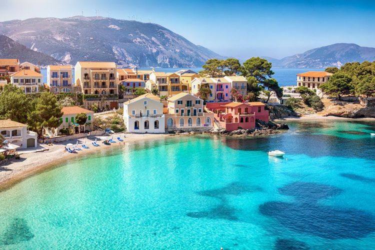 Le village coloré d'Assos sur l'île de Céphalonie, en Grèce