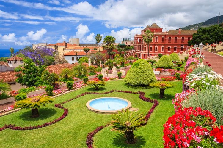 I giardini botanici tropicali nella città di La Orotava, Tenerife, Isole Canarie