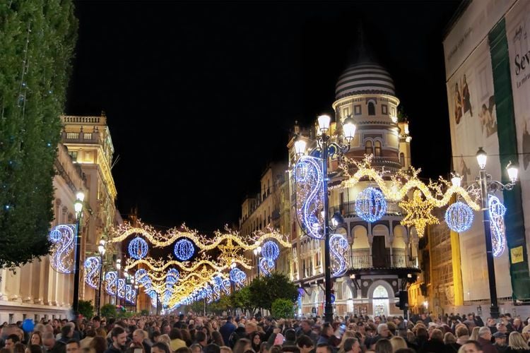 Les rues de Séville décorées pour les fêtes de Noël