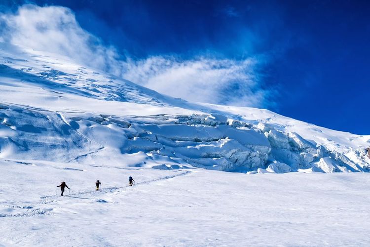 Les sommets principaux des montagnes Pamir culminent à plus de 7 000 mètres