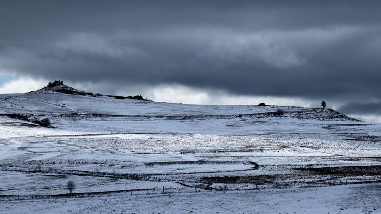 Paysage rural ardéchois recouvert de neige