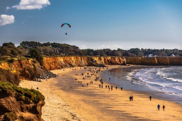 Plage de la mine d'or à Penestin