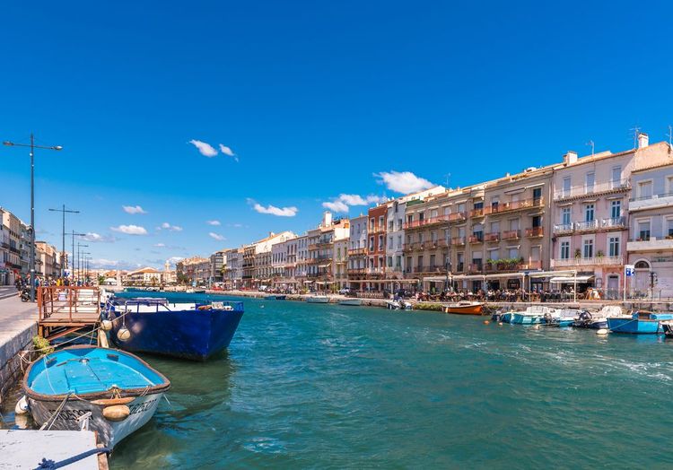 Visite au bord du canal royal dans le port de Sète