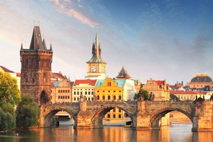 Ville de Prague et son pont Charles