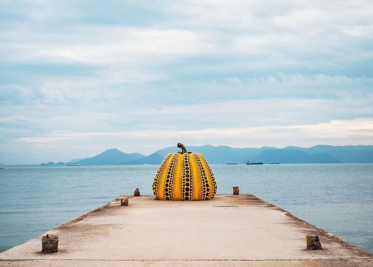 Pumpkin de Yayoi Kusama sur l'île de Naoshima