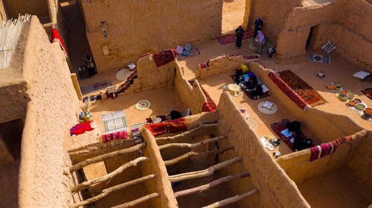 La vieille ville d’Alouola et ses appartements en pisé à ciel ouvert