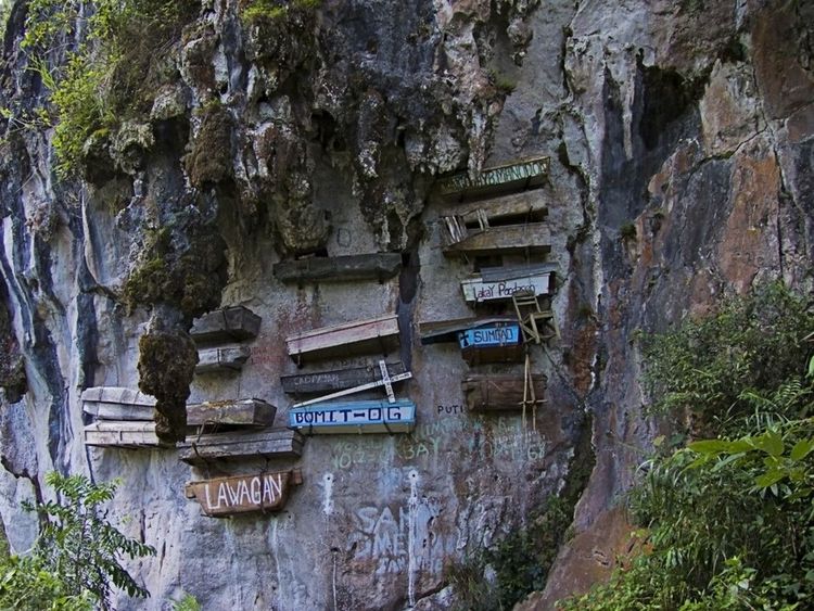 Les cercueils suspendus de Sagada aux Philippines. © raphme / Shutterstock