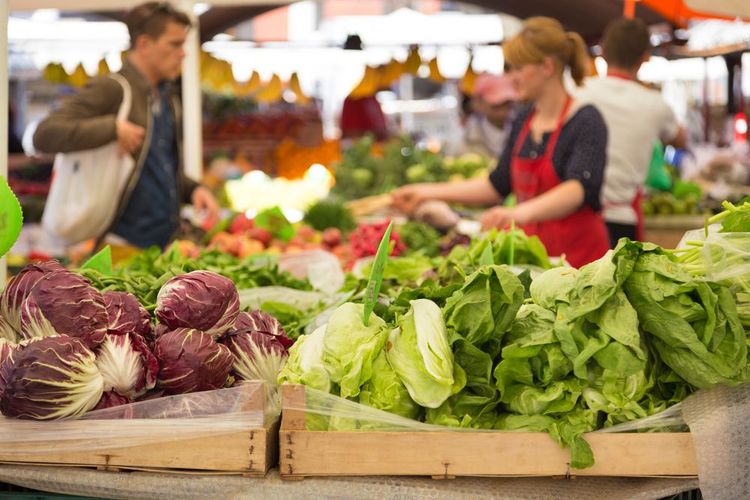 Stand de légumes au marché