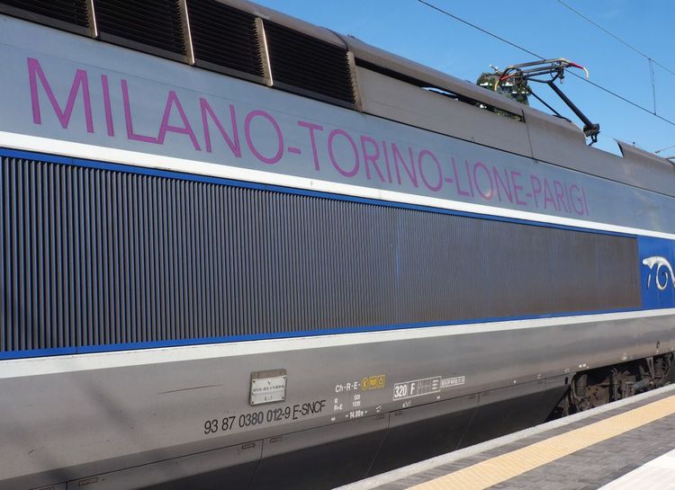 TGV sur la ligne Paris-Milan