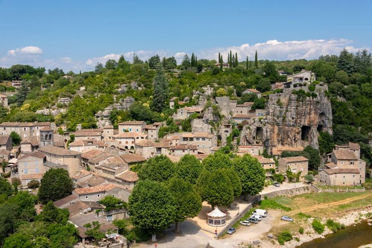 Thomas Klee-Shutterstock Le village médiéval de Labeaume.