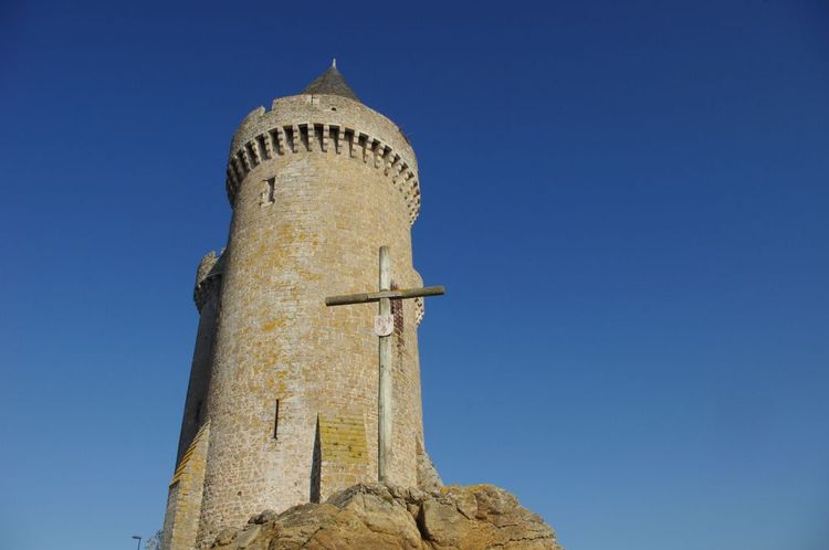 La Tour Solidor de Saint Malo et la croix de Jacques Cartier