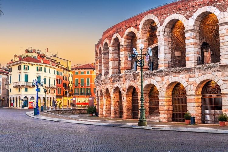 Un ancien amphithéâtre romain dans la ville de Vérone en Italie
