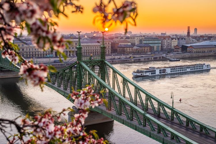 Un bateau de croisière sur le Danube à Budapest, Hongrie