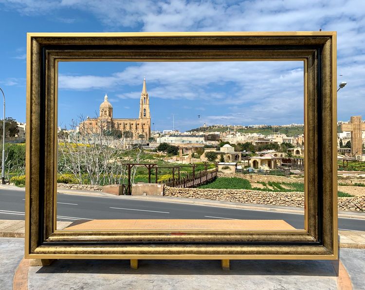 Un cadre devant le paysage de l'île de Gozo, Malte © Malta Tourism Authority