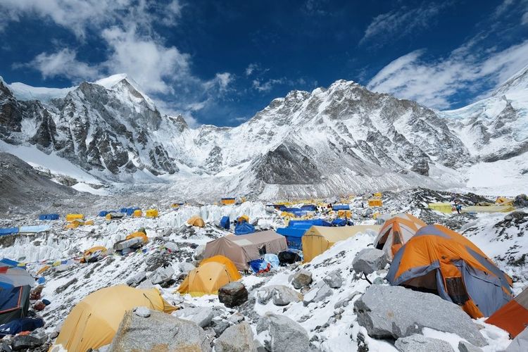 Un camp de base dans les hauteurs de l'Himalaya, Népal