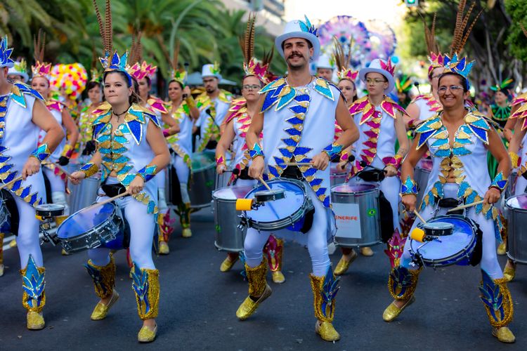 Une fanfare durant le Carnaval de Santa Cruz à Tenerife, Îles Canaries © Turismo de Tenerife