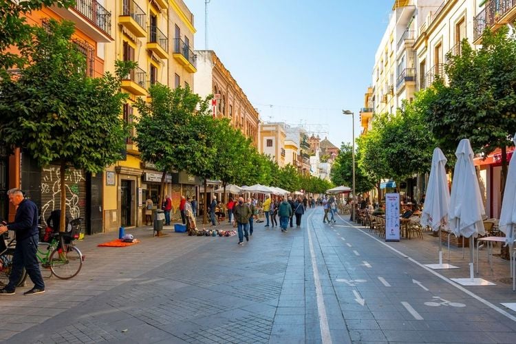 Une rue commerçante de Triana.