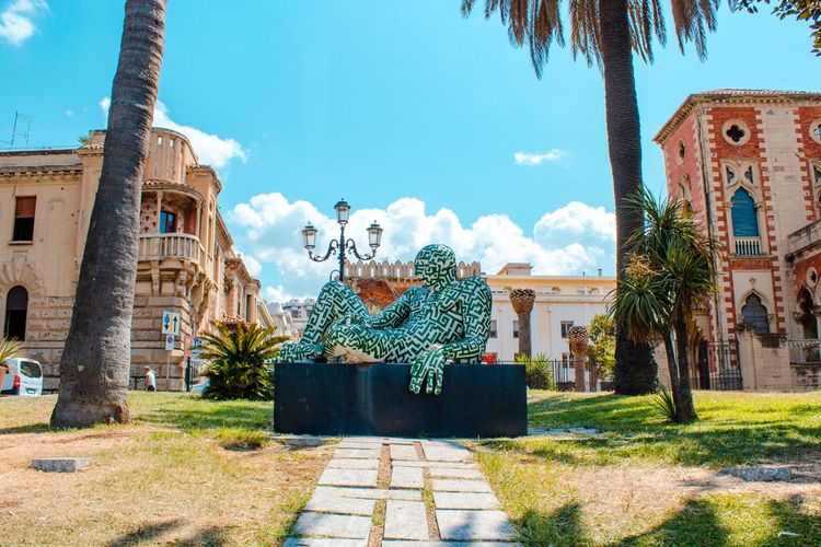 Une sculpture dans la ville de Reggio de Calabre, Calabre, Italie