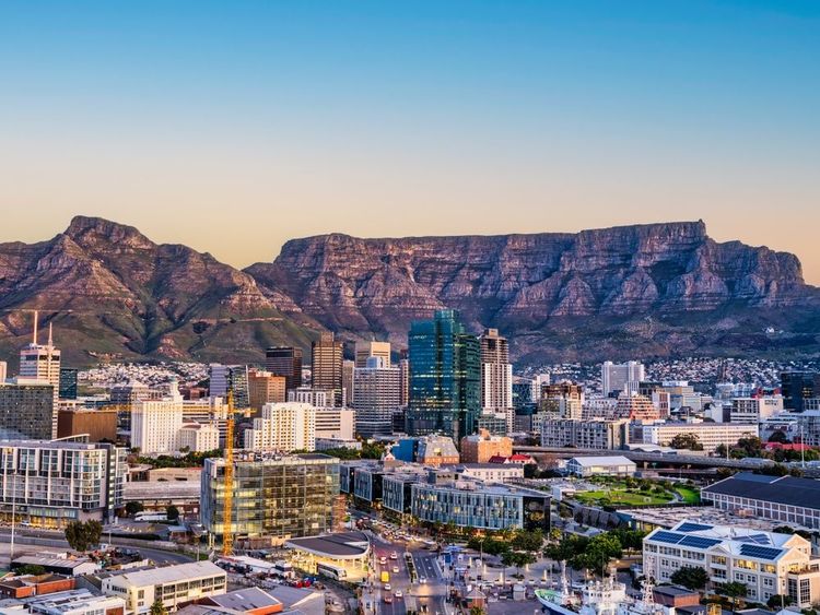 Ville du Cap CBD et montagne de table en arrière-plan au coucher du soleil, Afrique du Sud