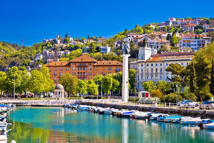 Ville du delta de Rijeka et vue sur la mer, baie de Kvarner, Croatie