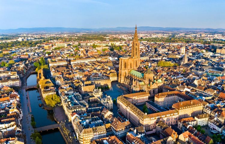 Vue aérienne de la cathédrale de Notre-Dame de Starbourg
