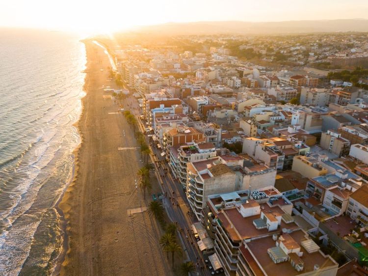 Vue aérienne de la plage de Calafell