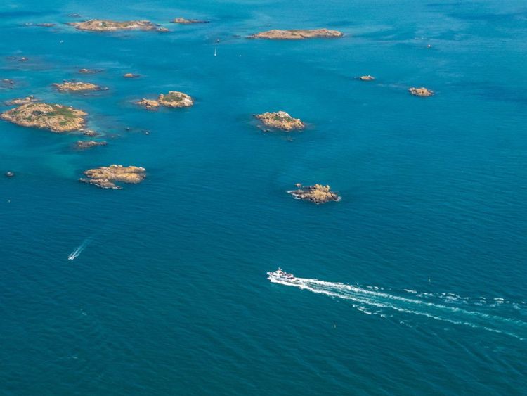 Vue aérienne des îles Chausey dans la Manche