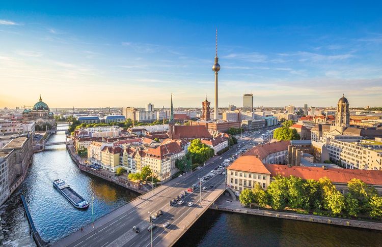 Vue aérienne du ciel de Berlin et de la rivière Spree en Allemagne