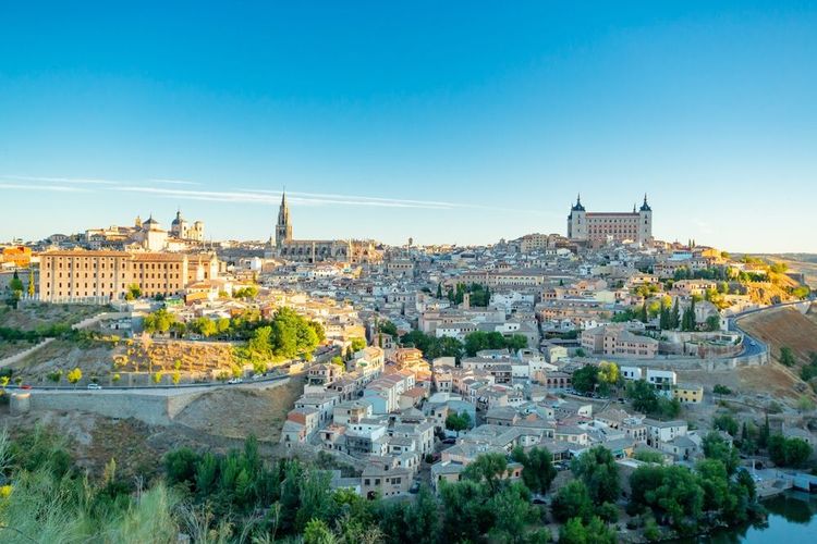 Vue sur la ville de Tolède au lever du soleil