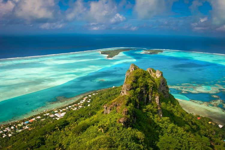 Vue sur le pic de montagne, Maupiti, Polynésie française, îles de la Société