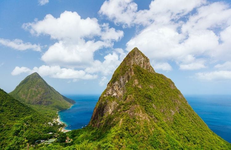 Vue sur les deux Pitons de Sainte-Lucie