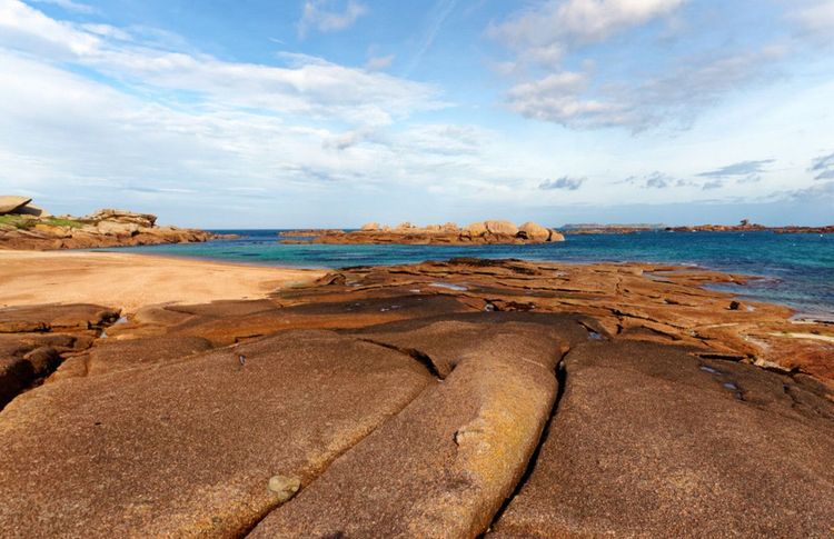 bensliman hassan- Shutterstock. La plage à Trégastel.