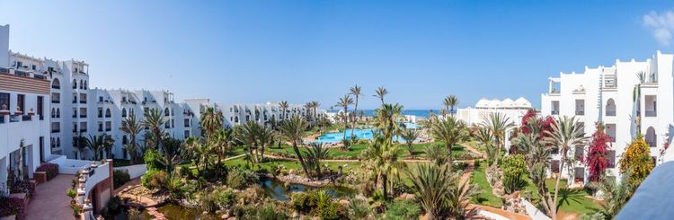 Il giardino tropicale e la piscina di un hotel di Agadir