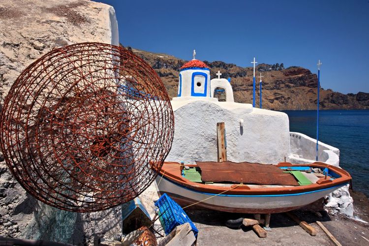 Thirassia, the other face of Santorini