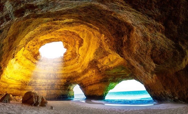 La grotte de Benagil en Algarve