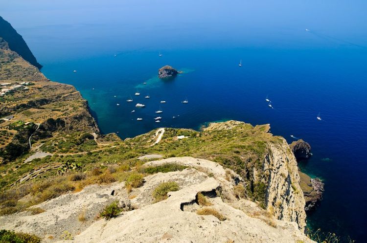 Vue sur la mer depuis le belvédère de Pollara.