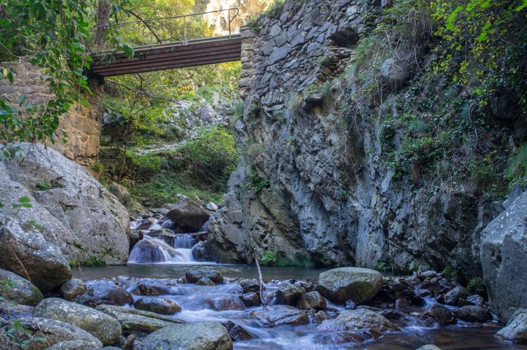 Der Fluss Carança fließt durch die gleichnamige Schlucht