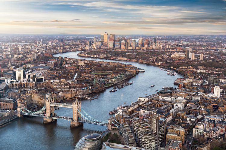 Contemple los monumentos más bellos de Londres a orillas del Támesis