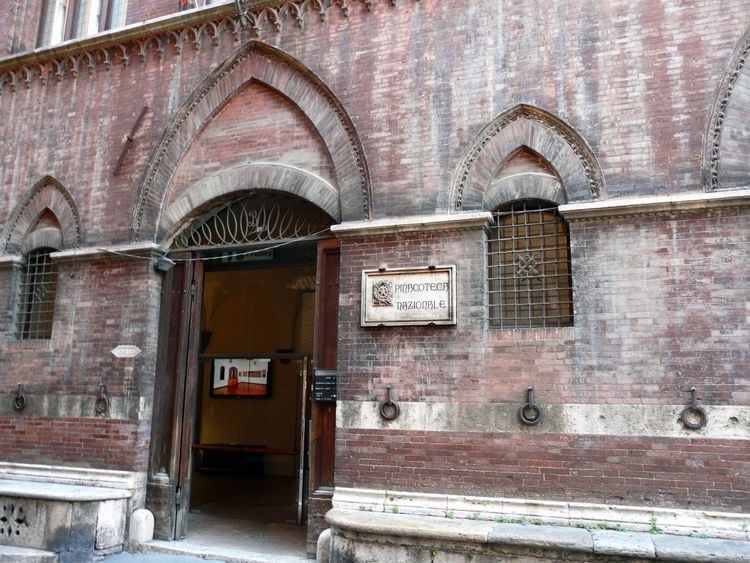 L'entrée de la pinacothèque de Sienne
