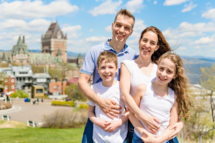Photo de famille devant le Chateau frontenac