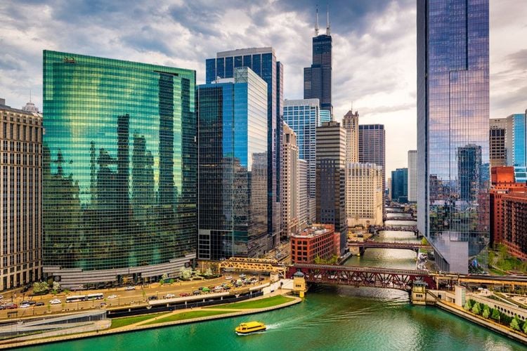 Chicago's urban magic - the buildings and the Chicago River