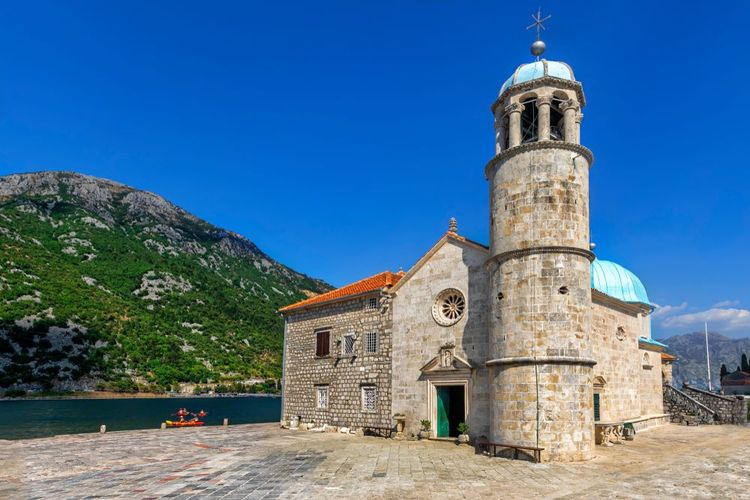 Eglise Notre-Dame des Roches (ou Madonna du récif) dédiée au culte de la Vierge