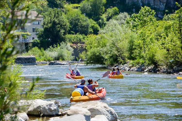 Canoeing down the Gorges