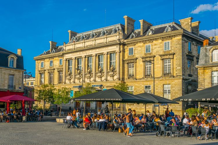 Place de la Victoire: a popular and lively district