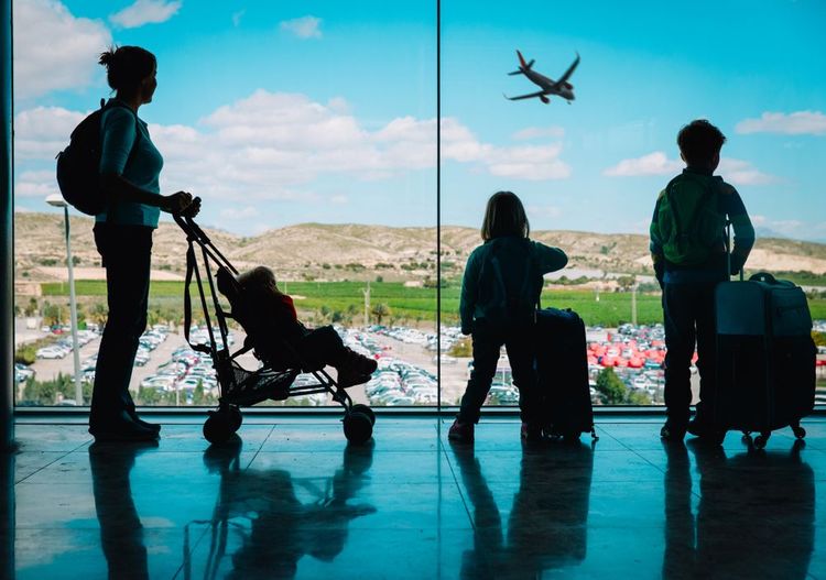 Famille à l'aéroport